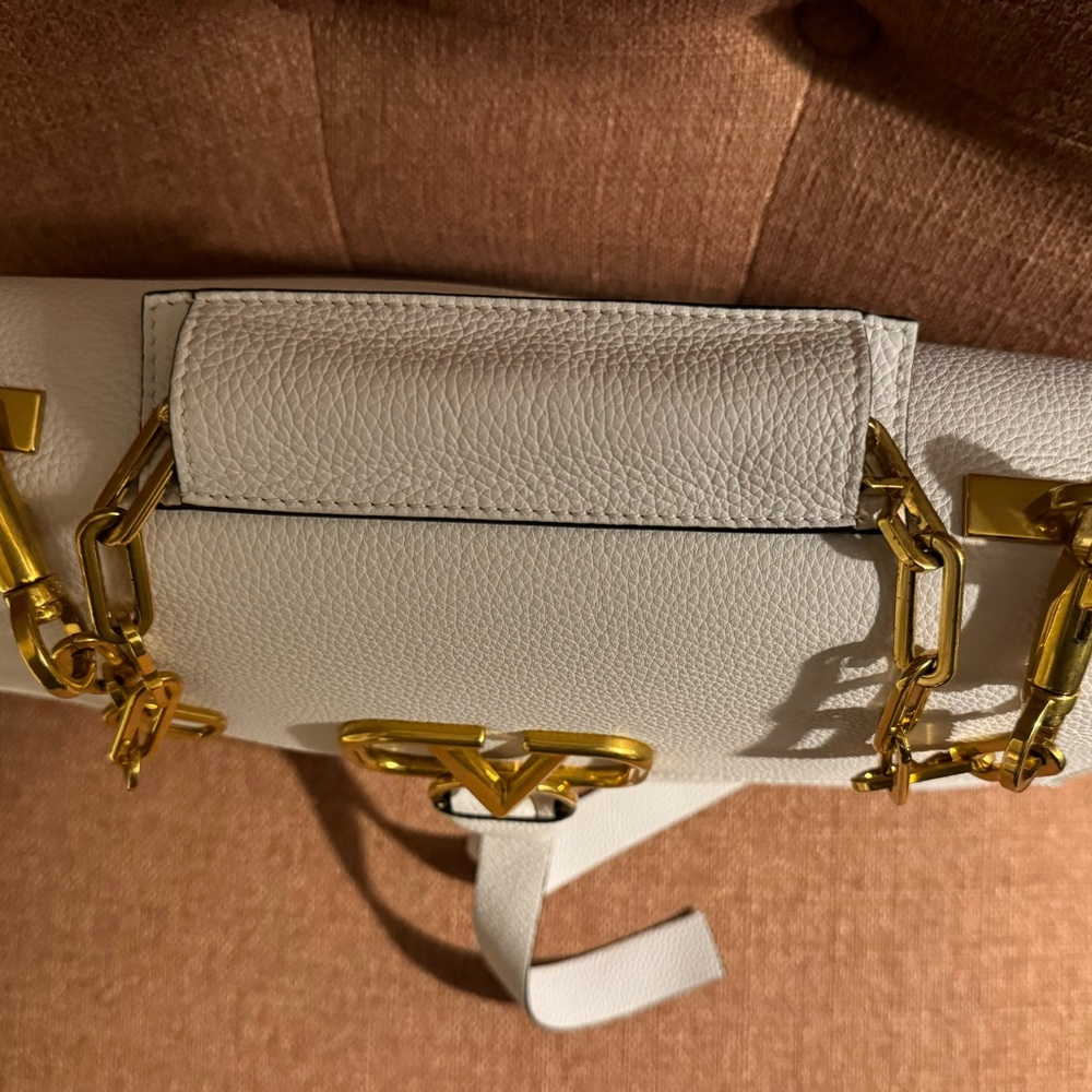 VALENTINO GARAVANI Pebbled Calfskin VRing Chain Shoulder Bag - Picture 4 of 16